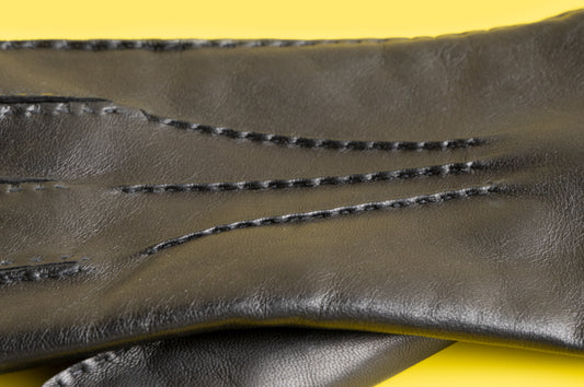 The Timeless Elegance of Italian Leather Gloves: Where to Find Them in the USA